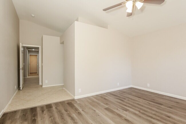 Building Photo - 4102 W Cactus Rd