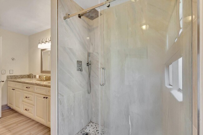 Building Photo - 5446 Reynolds Rd