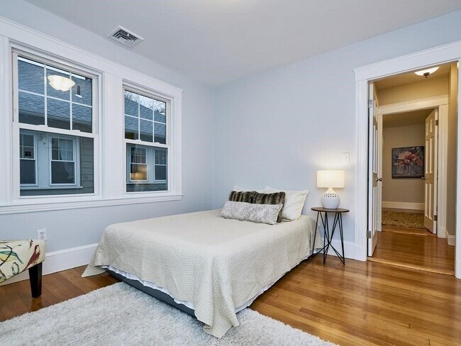 Building Photo - 35 Roseway St