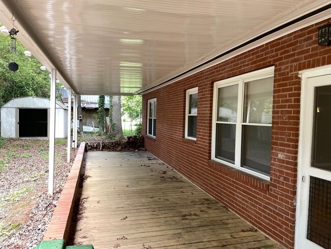 Building Photo - Beautiful 2 bed, 1 bath brick home! Located in Asheboro near McCrary Park!