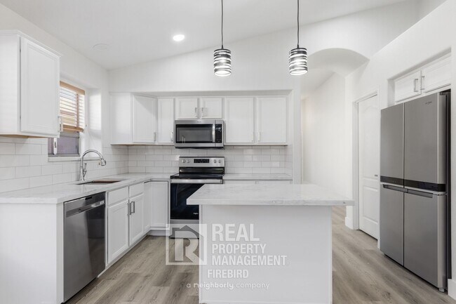 Building Photo - 2420 W Blue Sky Dr