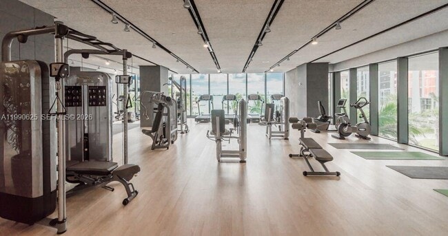 Building Photo - 460 NE 28th St