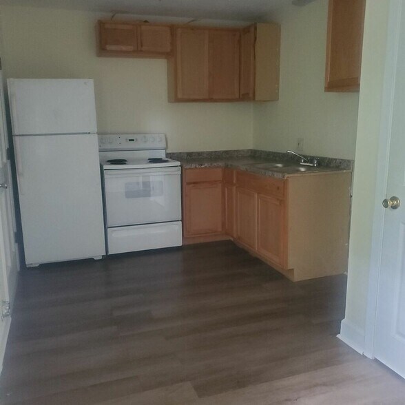 Building Photo - 209 Vineland Dr