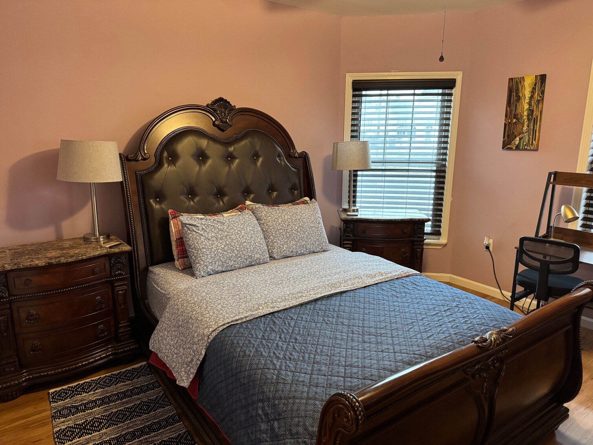 Building Photo - 923 Davis St