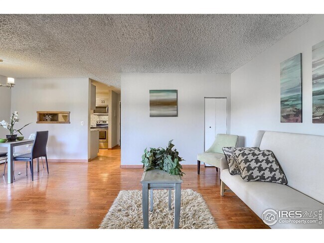 Living area - 3035 Oneal Pkwy