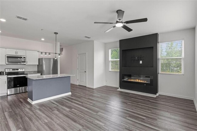 Building Photo - 595 Magnolia Cir