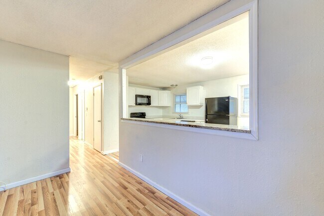 Building Photo - Charming 3-Bedroom Ranch Home in Hazelwood School District