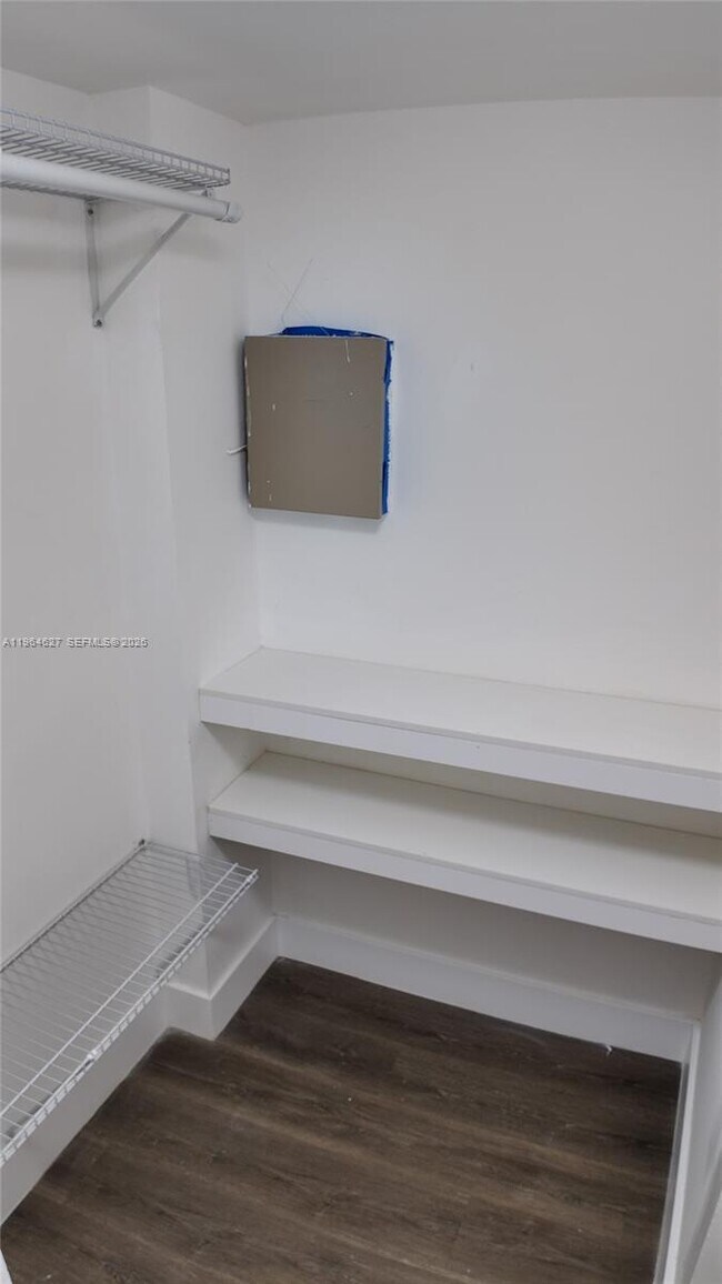 Building Photo - 5400 W 21st Ct