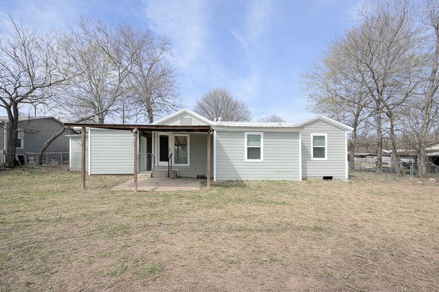 Building Photo - 414 12th St SE