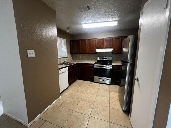 Building Photo - 5434 Parkridge Dr