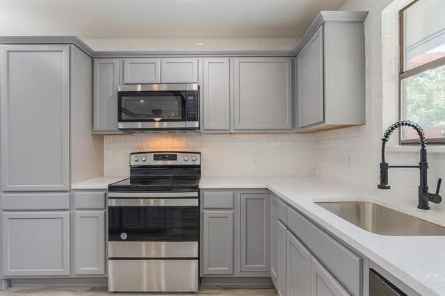 Building Photo - 808 Easter Dr