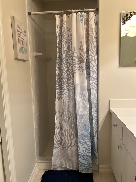 Building Photo - 16635 Lake Circle Dr