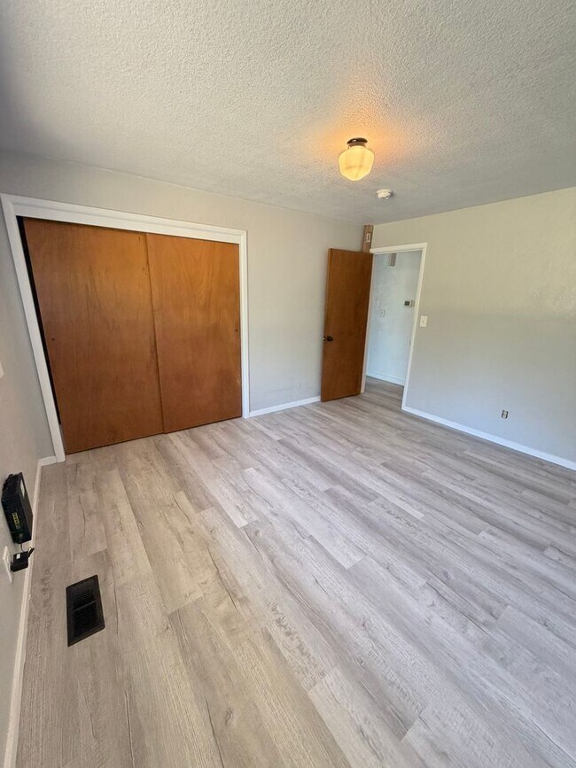 Building Photo - 27840 7 Mile Ln
