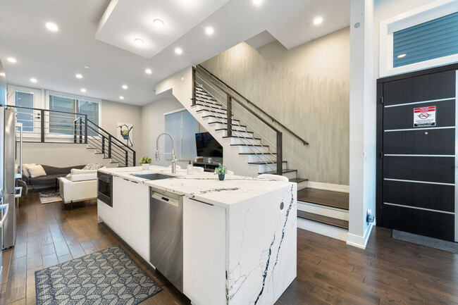 Building Photo - 2019 N Bingham St