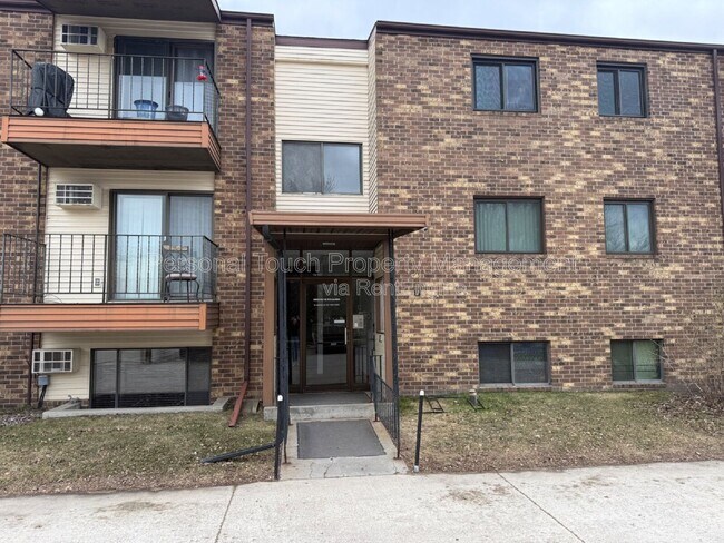 Building Photo - 2650 15th St S