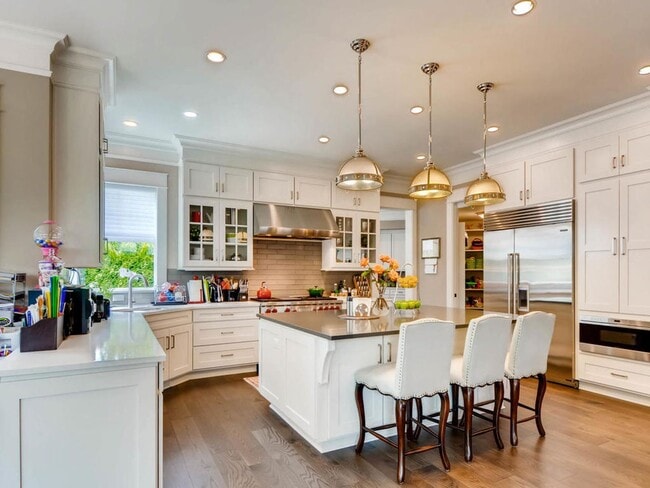 Building Photo - Highly desirable location and floor plan.