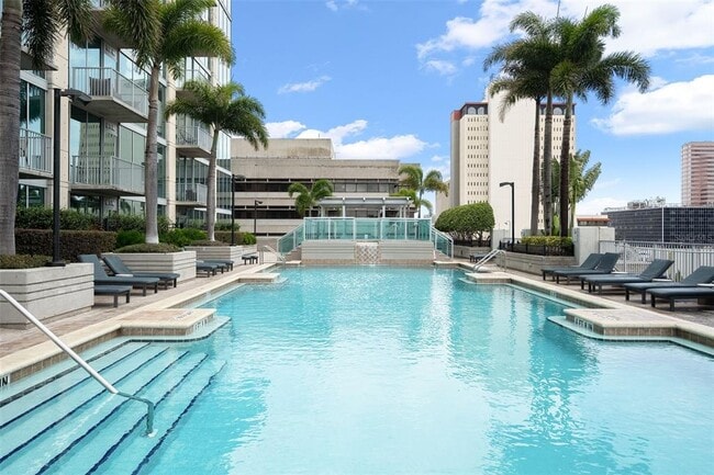 Building Photo - 777 N Ashley Dr