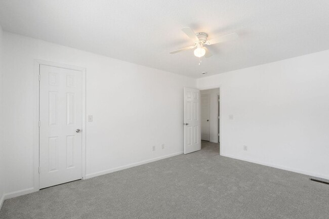 Building Photo - Updated 2-bedroom, 1.5-bath townhome in Winston-Salem
