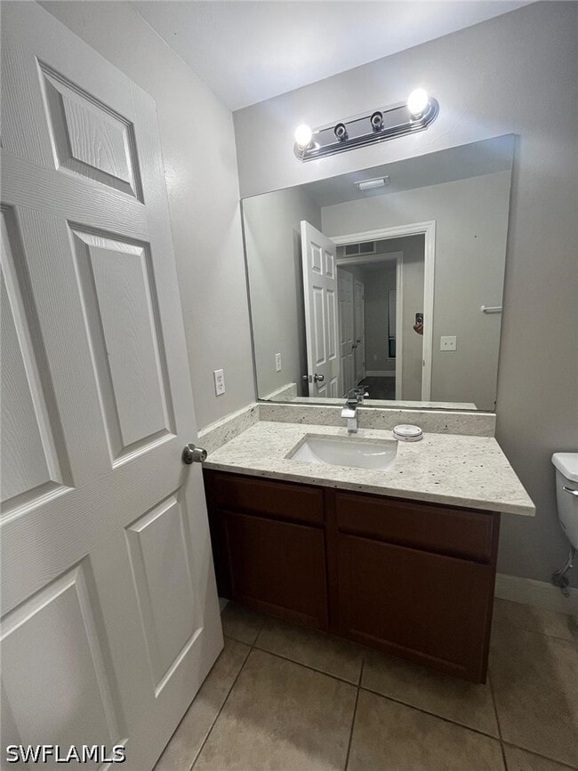 Building Photo - 742 Center Lake St