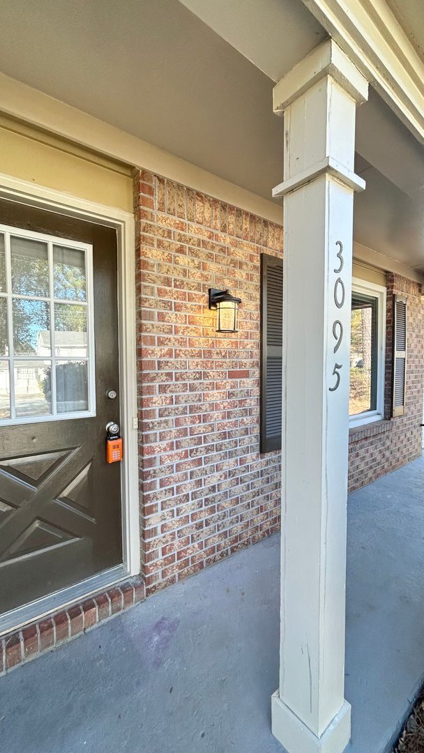 Building Photo - Alpharetta 3 Bedroom-2 Bathroom, Minutes F...