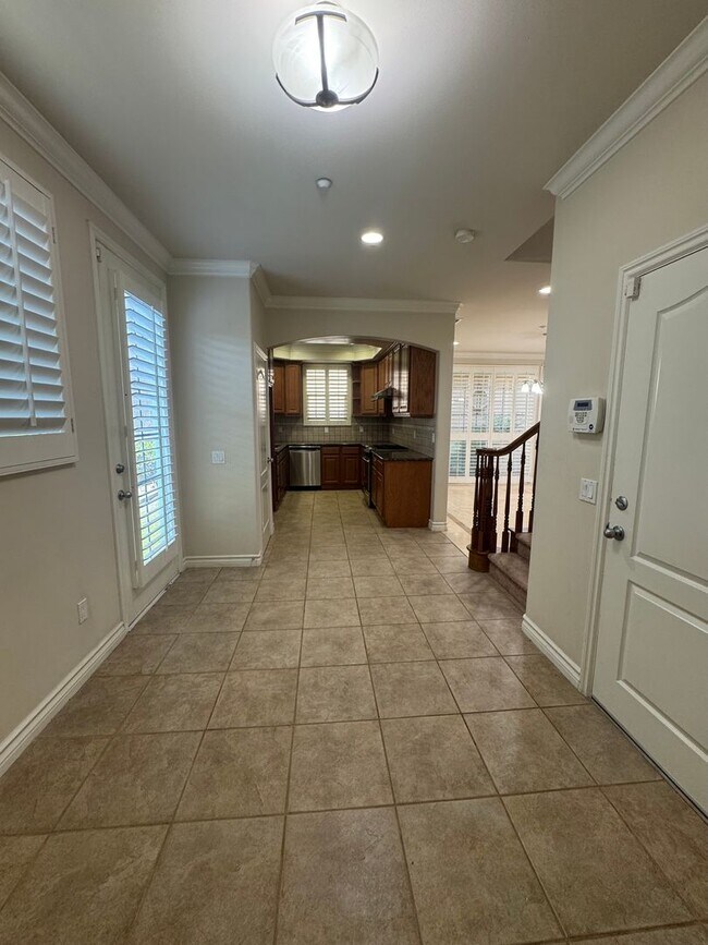Building Photo - Monrovia 3beds 2.5 bath PUD for lease