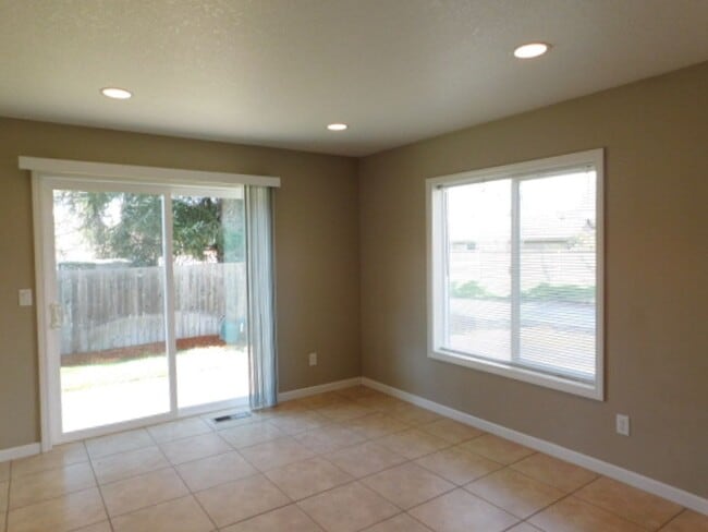 Building Photo - 3Bd/2Ba Single Story House - Available Soon!