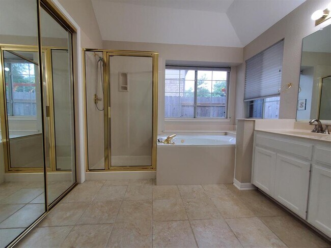 Building Photo - 11000 Rio Vista Dr