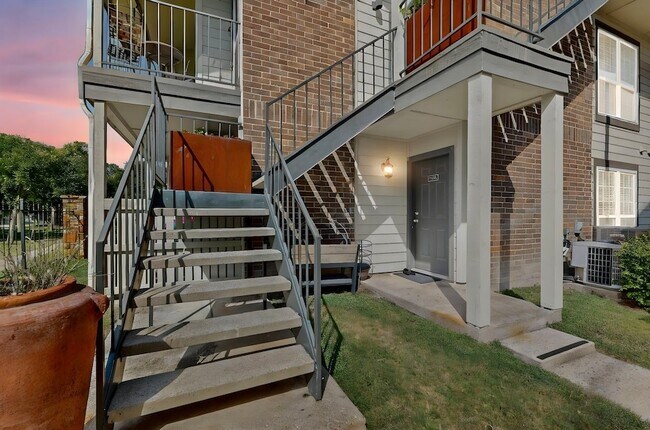 Building Photo - 5981 Arapaho Rd