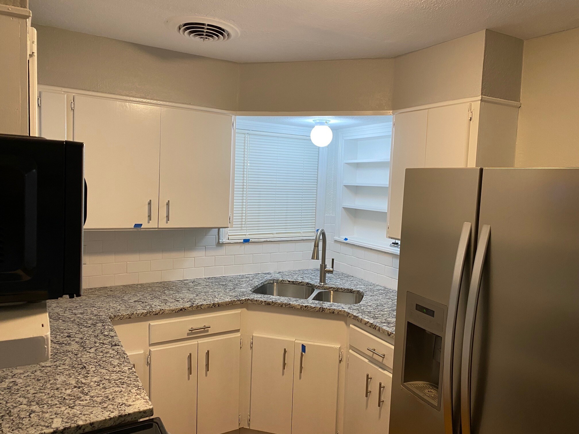 Building Photo - 1805 Brook Hollow Dr