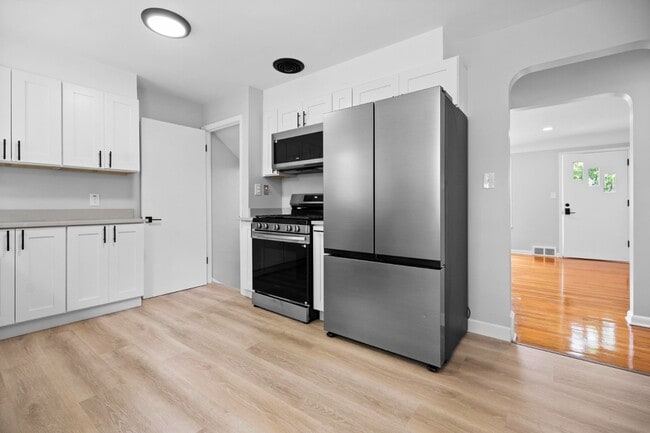 Building Photo - Freshly Remodeled 3-Bedroom Cape Cod in The Heart of Richmond Heights