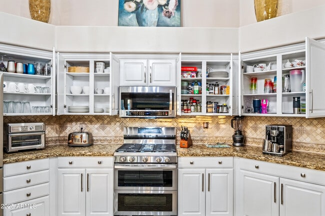 Building Photo - 1817 E Willow Tree Ct