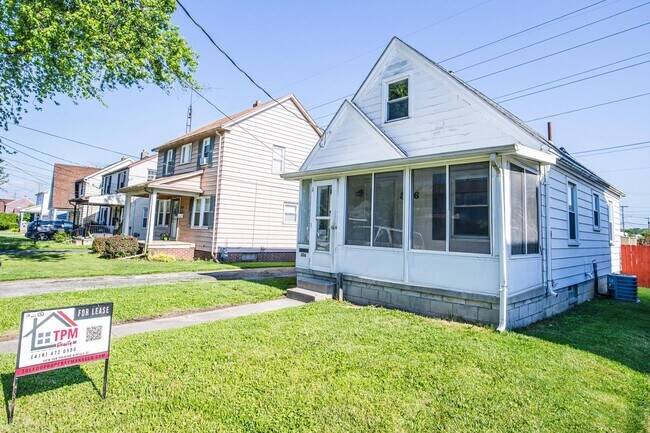 Building Photo - 306 W Crawford Ave