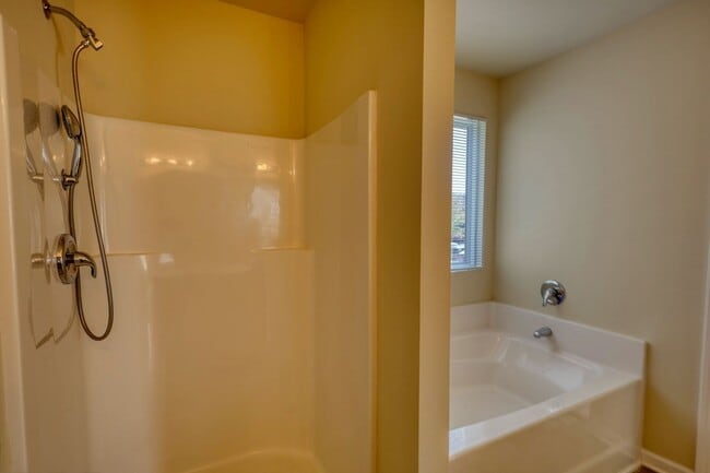 Building Photo - Charming 3BR House in Hampton