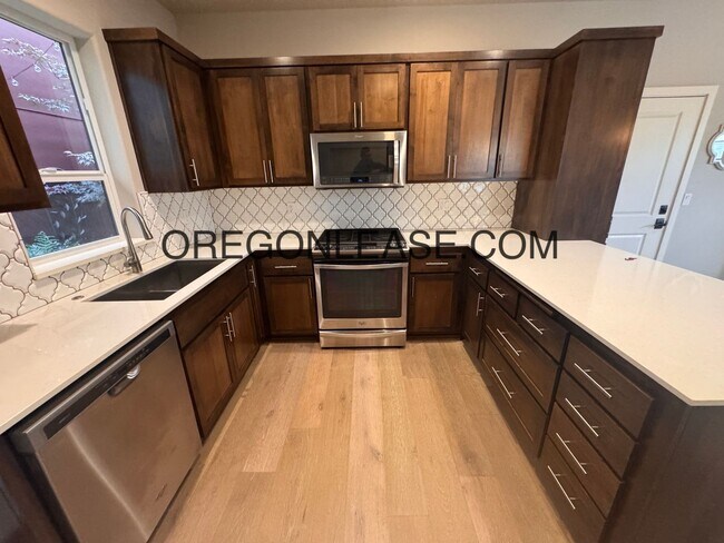 Building Photo - 3 Bedroom 3 bath Crescent village home