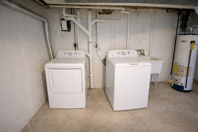 Building Photo - 5425 Stewart Ave