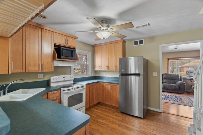 Building Photo - 209 W Bayview Blvd