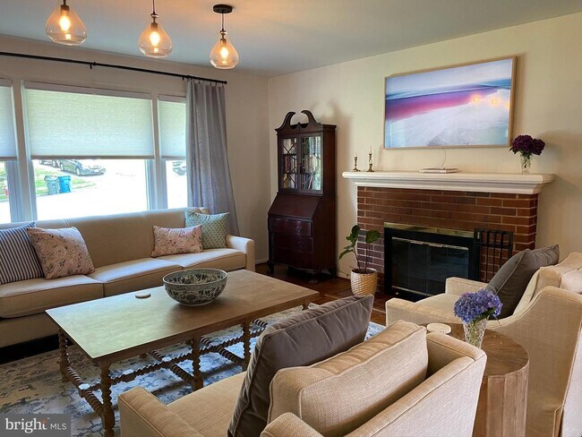 Building Photo - Show stopper