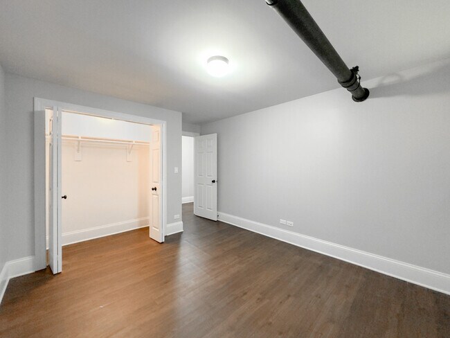 Building Photo - 936 E 52nd St