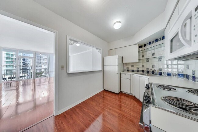 Building Photo - 1408 Brickell Bay Dr