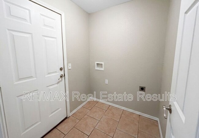 Building Photo - 5 Dolphin Ln