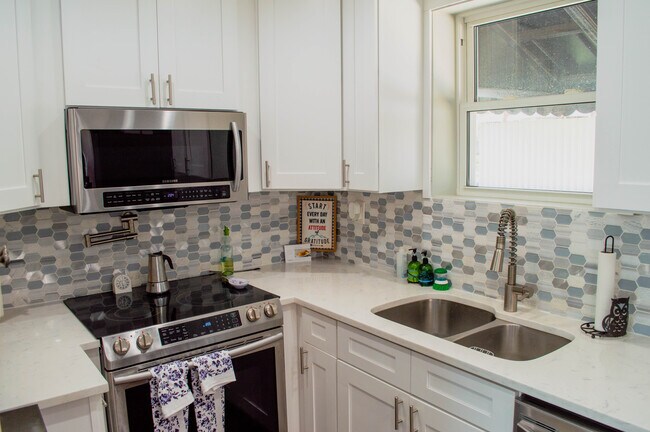 Building Photo - 536 Riggs Rd NE