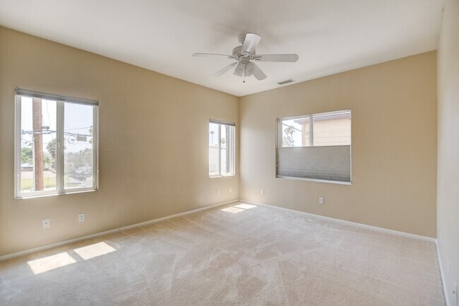 Building Photo - 1939 Felspar St