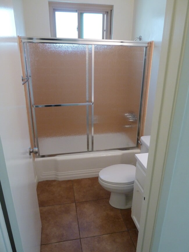 Building Photo - 457 Oak St