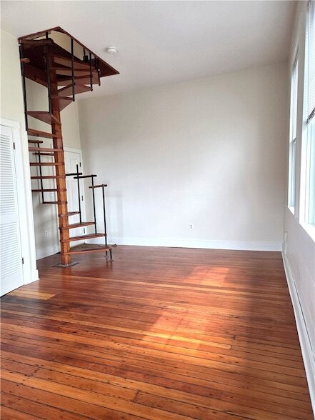 Building Photo - 32 Farewell St