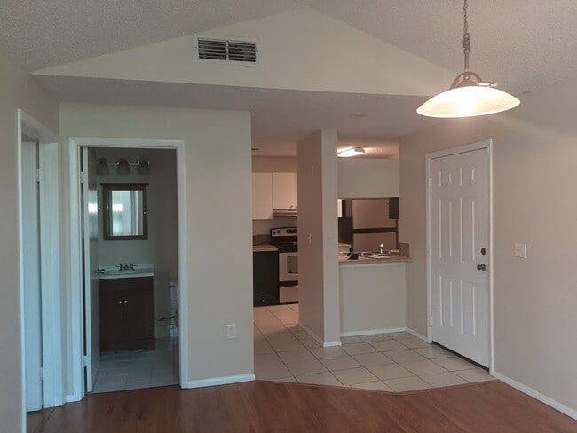 Building Photo - 3405 Winkler Ave Ext