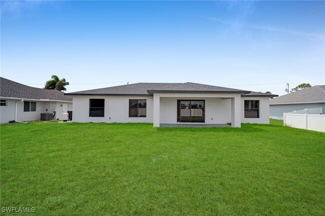 Building Photo - 1833 NW 20th Ave