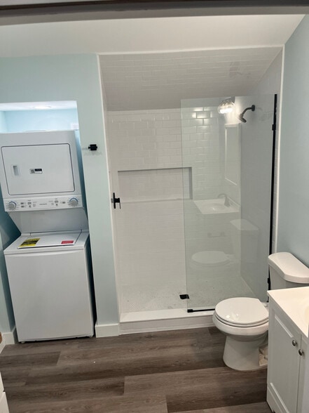 Building Photo - 1911 Capital St