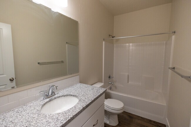 Building Photo - 5558 W Aralia Dr