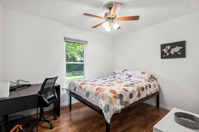 Building Photo - 1611 Ashberry Dr