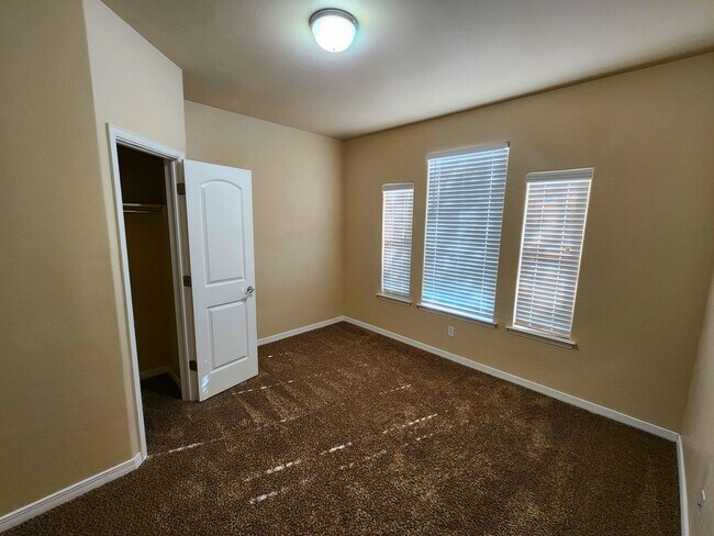 Building Photo - 4215 Franzia Rd